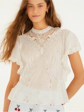 Farmrio Off white blouse with lace details